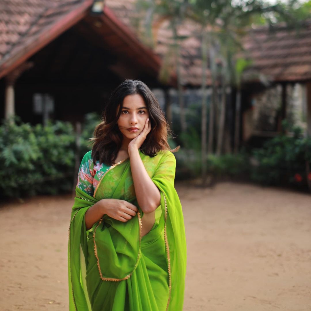 auroraskinclair's tweet photo. Like me ❤️
 aurora sinclair 💚
#Aurorasinclair
#INDvsAUS #IPLAuction #AUSvIND #hotel #LoveSick2024 https://t.co/ZiHDUtZGQK