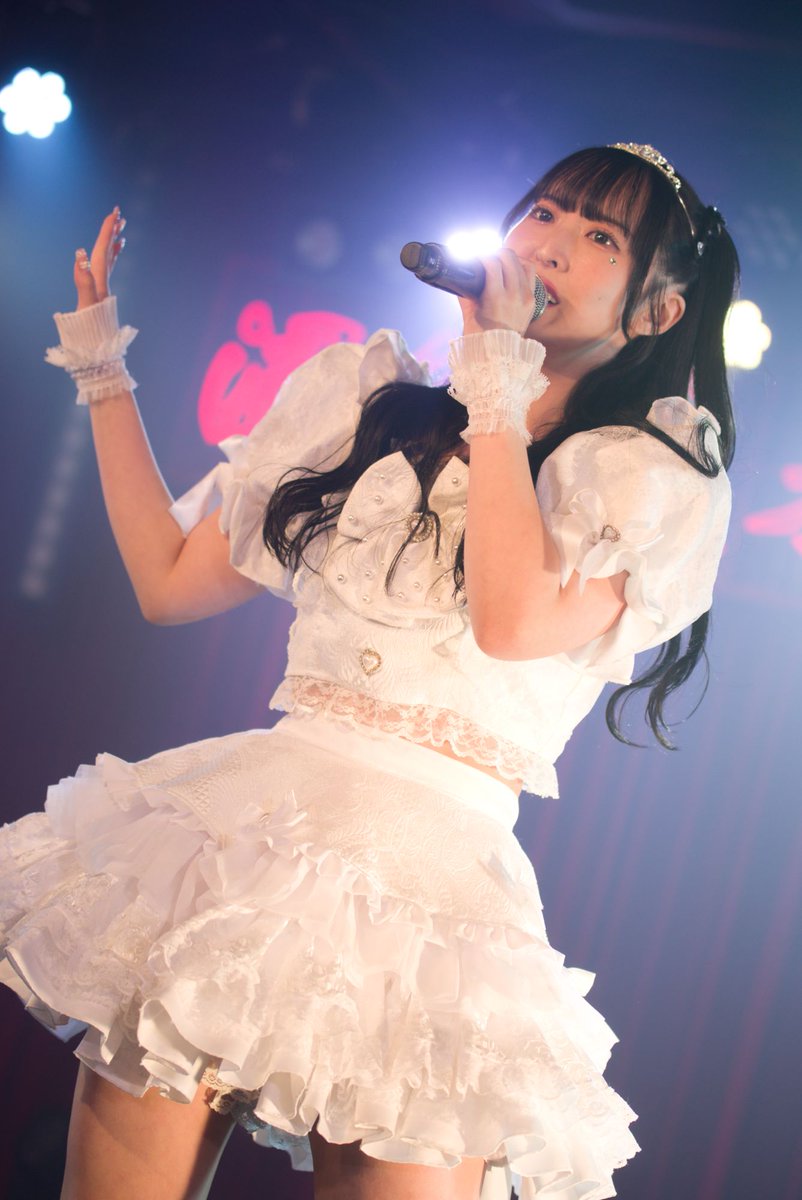 phinyan's tweet photo. 2024/11/23 Sat.
MI・RA・I Super Live at 渋谷 近未来会館

藤菜々花(@KIREFUWA_nanaka)
※生誕ライブ

強い想いと根性の人。
感じのよいライブだったのは、この方だからこそ。

#藤菜々花 #フジなな #ぽわふわななか #アイドル #KIREFUWA #MAKEないアイドル #MAKEないオタク #ライブ写真 https://t.co/qLdF4Y0Rmd