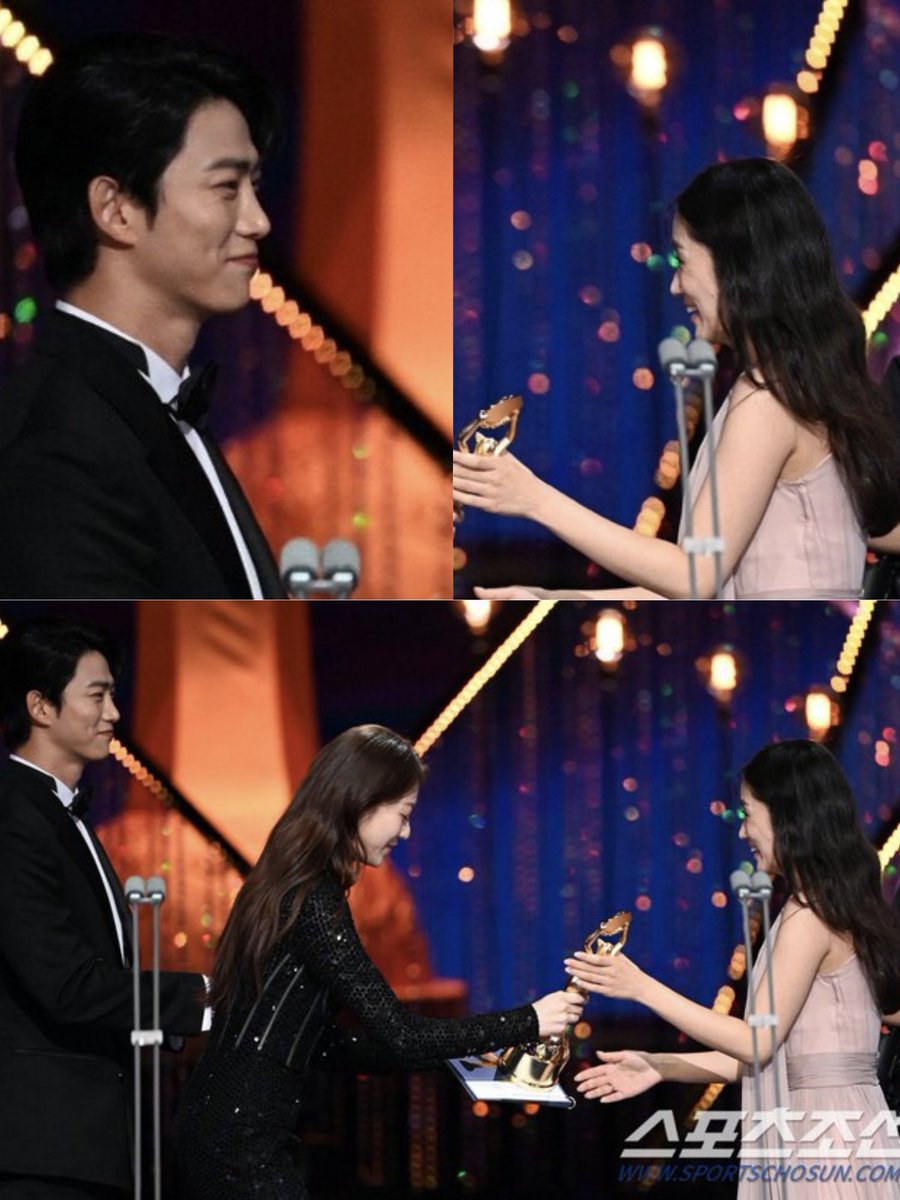 _kim_hyeyoon's tweet photo. Taecyeon oppa representing all the hyeppendings there 🥰
Look at his face he looks so proud at hyeyoon 🫠
#kimhyeyoon #Taecyeon #hyeyoon
#bestnewactress #bluedragonfilmawards https://t.co/F5Sdh6baGM