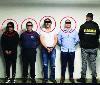 AntiTelevisaMx's tweet image. Operación Enjambre:

- Elleny Macedo, Pdte del DIF en Tonatico acusado de extorsión por $4,000
- Omar Leyva, Subdirector de Seguridad en Naucalpan, acusado de extorsión por $3,500
- Ningún gran político detenido por vínculos con el CJNG, CDN, FM o el CDS

¡PURO SHOW MEDIÁTICO!