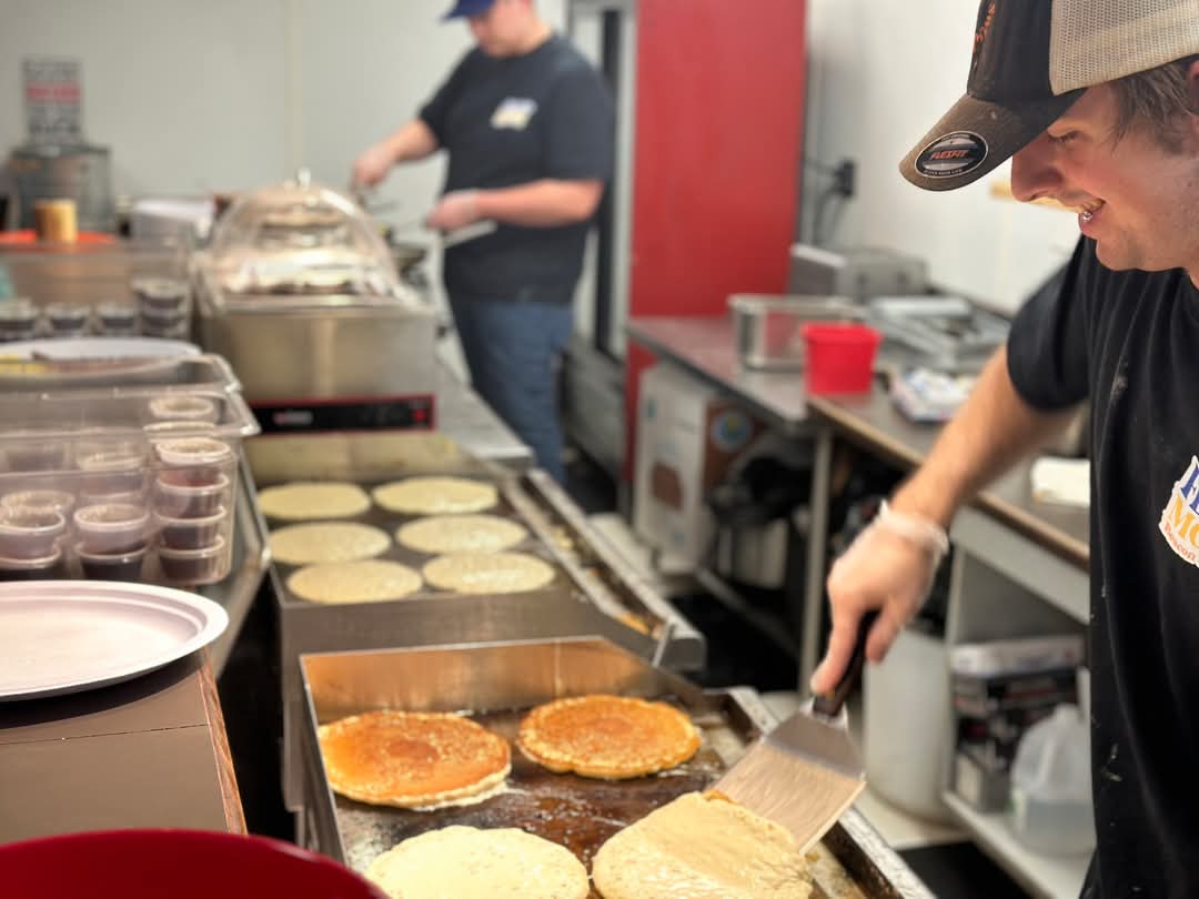 BeaconCafe's tweet photo. https://t.co/Ijw51k5HsP
We are hosting our annual free pancake breakfast on Thanksgiving morning from 8am to 11am!
#supportlocal https://t.co/wf7UyVdjKg