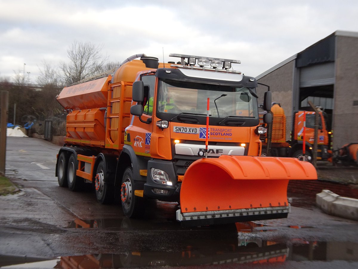 BEAR_M80's tweet image. ❄️Road surface temperatures will be low tonight on the M80 J2 and J6.

🚛Two frontline gritters are out pre-treating routes. One patrol vehicle will be out overnight monitoring &amp;amp; treating as necessary

🌧️ bit.ly/3qcrDbv

@transcotland 
#DriveSafe #ReadyForWinter