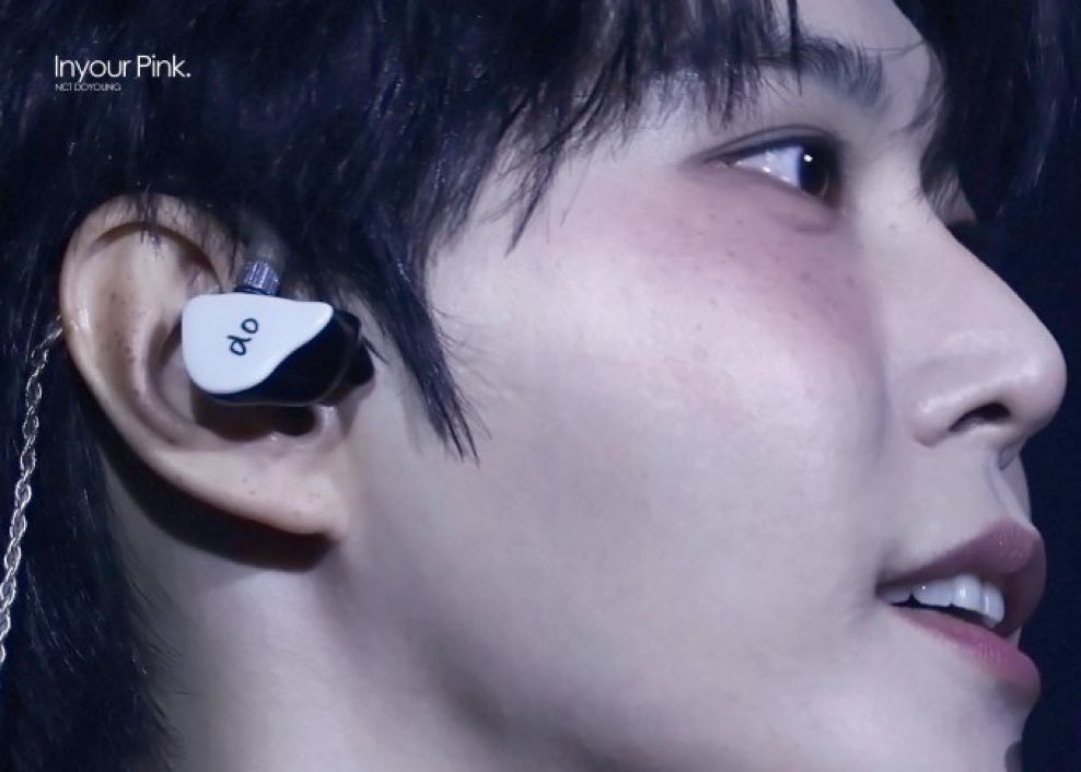 doiebabu's tweet photo. Oh my god doyoung’s cheek and ear freckles 🥹 https://t.co/Z9wPyoJzlz