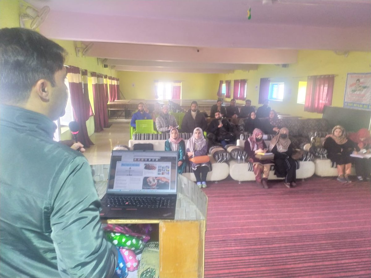 DIET_BARAMULLA's tweet photo. The phase 3 of FI Training in progress at BHSS Sopore,in District Baramulla in J &amp; K. Newly inducted FI's little hesitant initially are now confident to contribute!
@EduMinOfIndia @Ncert @parakh_ncert @sakinaitoo @DCBaramulla @JKSamagra @indranibhaduri @RameezSudhan @asifshahgeo https://t.co/2mASMk46CK