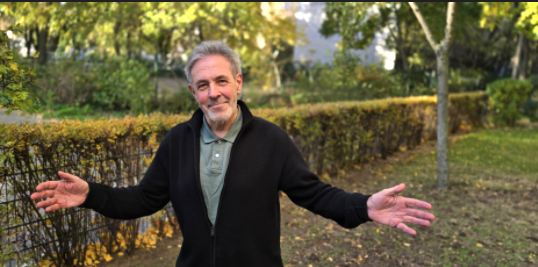 BA_Xhain's tweet photo. #Ehrenamt statt Stillstand - der Kreuzberger Dr. Uwe Kaczinski hilft Menschen, damit es ihnen besser geht. Über seine #Projekte, Gesundheits-Vorträge, 🚶🚶♀️🚶♂️#Stadtspaziergänge #Xhain und sein #Sprach-Café berichtet der aktuelle #Bezirksticker.
▶️https://t.co/j4rIpUH6IV https://t.co/392P8Yas6Z