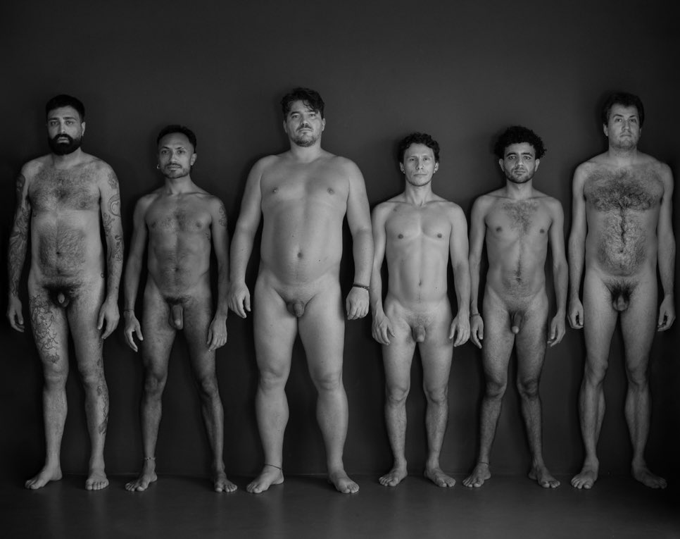 Nudity, in essence, is not a state of exposure, but of equality. Devoid of clothing or adornments, bodies become universal symbols of vulnerability and strength. This neutrality does not convey eroticism, but rather an invitation to reflect on how we see others and ourselves.