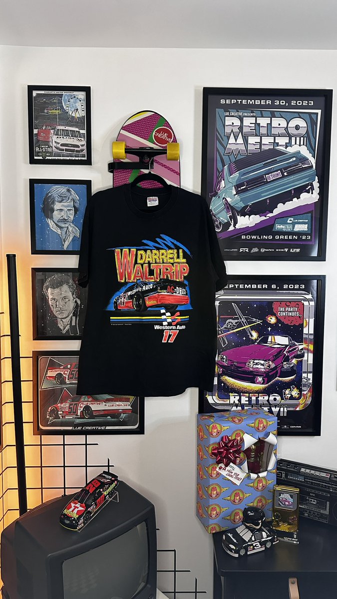 HarrisLue's tweet photo. A peek at some Items going live over the next few days… #NASCARVintage https://t.co/BWKfB6ikAE https://t.co/ZGqJi3e9CW