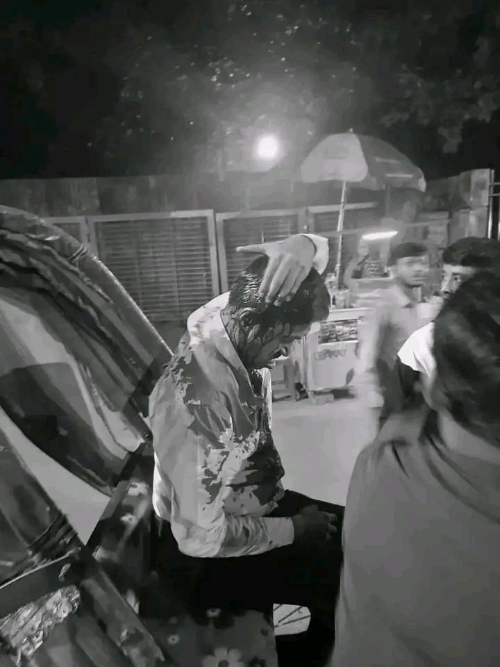 aaditi_raj07's tweet photo. Secularism in Bangladesh... This is how minorities are treated in Muslim majority countries.. ‽

#ReleaseChinmoyKrishnaDas #JusticeForChinmoyPrabhu 
#SaveBangladeshiHindus  #ceasefire #Terroristattack https://t.co/kuCN1fgs3M