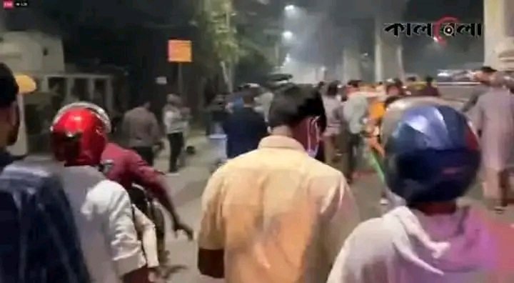aaditi_raj07's tweet photo. Secularism in Bangladesh... This is how minorities are treated in Muslim majority countries.. ‽

#ReleaseChinmoyKrishnaDas #JusticeForChinmoyPrabhu 
#SaveBangladeshiHindus  #ceasefire #Terroristattack https://t.co/kuCN1fgs3M