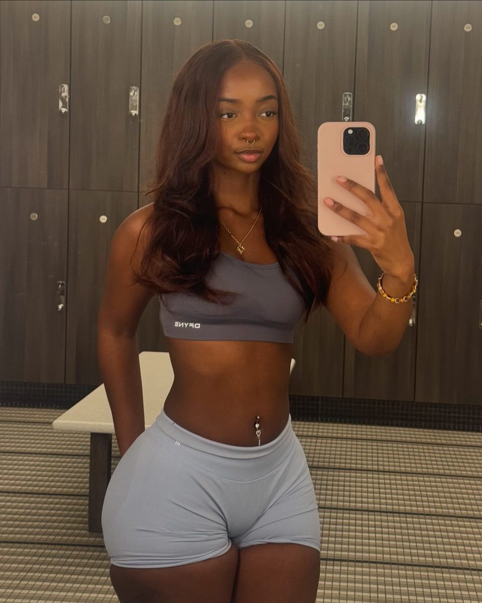 melaninpalace's tweet photo. Hourglass shape https://t.co/CdMkYyeob8
