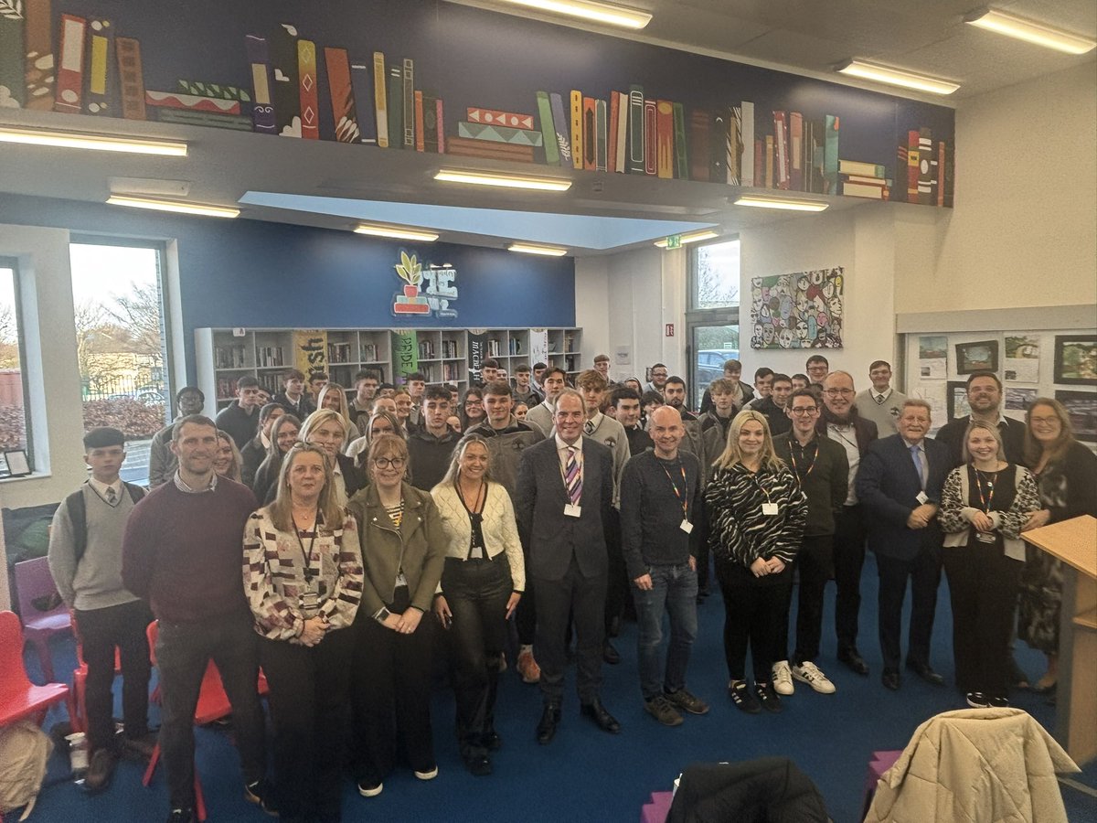 OideMaeve's tweet image. What an afternoon in @Kingswoodcc16 6 politicians debated topics, chaired by @CllrMickDuff from housing, lack of investment in sport at junior level, to Palestine. All were engaging and respectful of each other @JohnLahart @paulmurphy_TD @ciaranahern @rossom @niamhwho #alanEdge