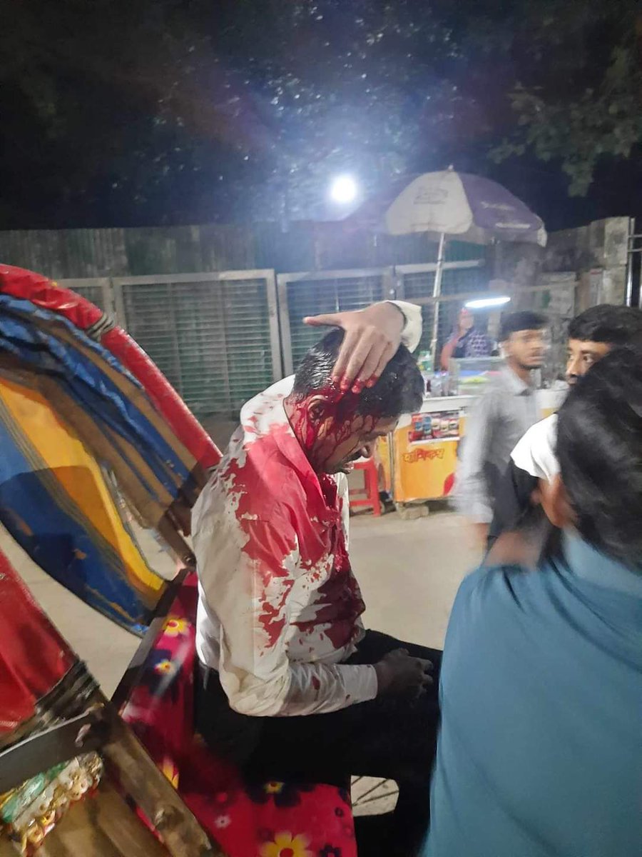 RadharamnDas's tweet photo. Reports of attack on Hindu minorities who have come on the streets to demand release of #ChinmoyKrishnaDas is very shocking. Arrest of Chinmoy Krishna Das is very concerning. 

#HindusAreUnderAttackInBangladesh #FreeChinmoyKrishnaDas #SaveBangladeshiHindus https://t.co/6JXdG6YujW
