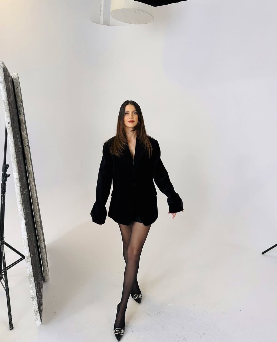 Hem yüzü hem fiziği altın oran bayılıyorum sana <a href="/ecemsbayir/">ecemsbayir</a> 🔥