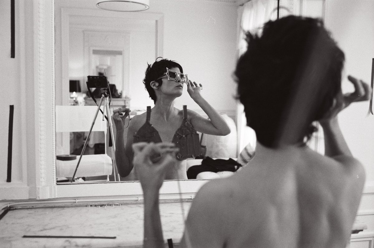 Fisheyelemag's tweet photo. Le 29 novembre 2024 marque le retour d’Audrey Tautou. 

L’actrice, qui révélait sa pratique photographique aux Rencontres d’Arles 2017, dévoile son livre « Superfacial », publié aux éditions Fisheye : https://t.co/ksTyWZkV7R https://t.co/nIg18uv0oa