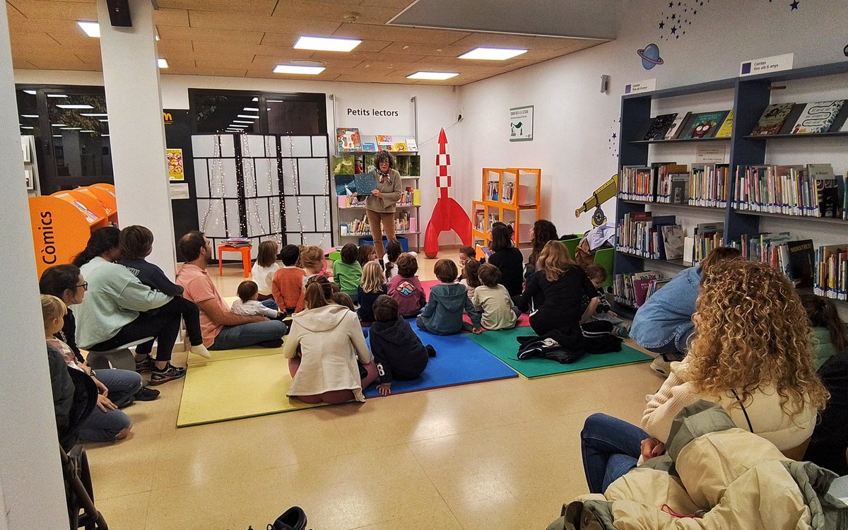bibliolamuntala's tweet photo. Divendres vam explicar contes, així de senzill https://t.co/DybbD4q99r