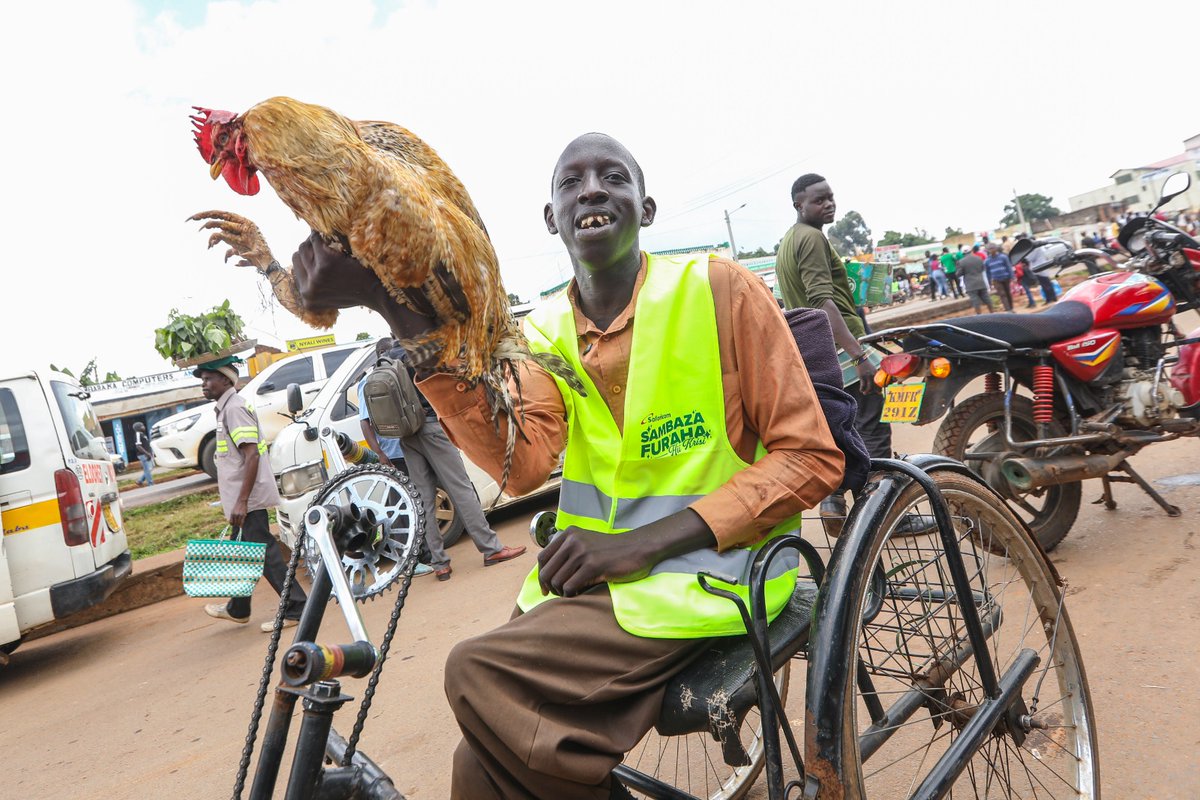 A moment of joy and triumph! <a href="/SafaricomPLC/">Safaricom PLC</a>  spreads happiness by gifting this determined individual with a special reward, proving that every smile matters. #SambazaFurahaNaSafaricom Western Kenya day 1.