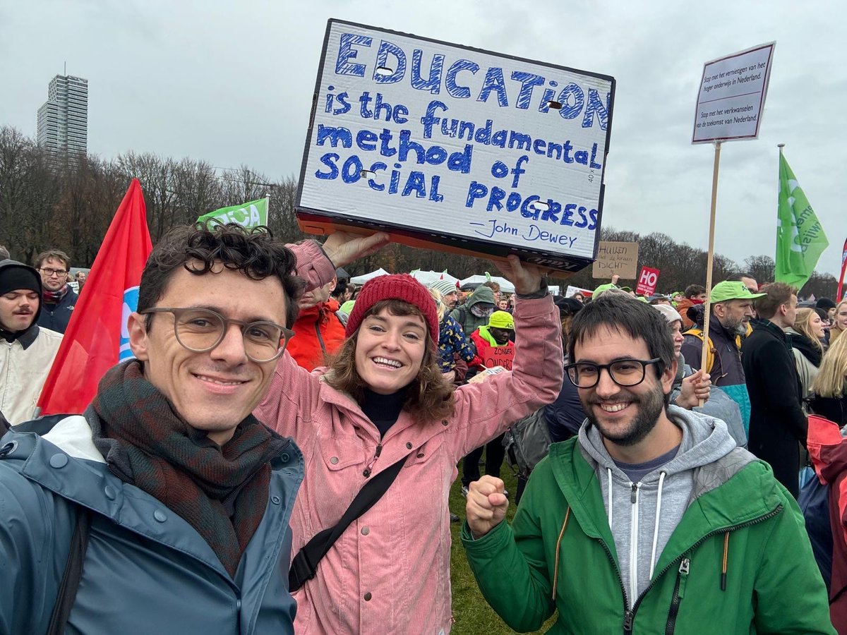 🆘 We waren met veel, heel veel in Den Haag vandaag. Hopelijk zijn deze irrationale bezuinigingsplannen snel van tafel! #nationalebetoging <a href="/WOinactie/">WOinActie</a>
