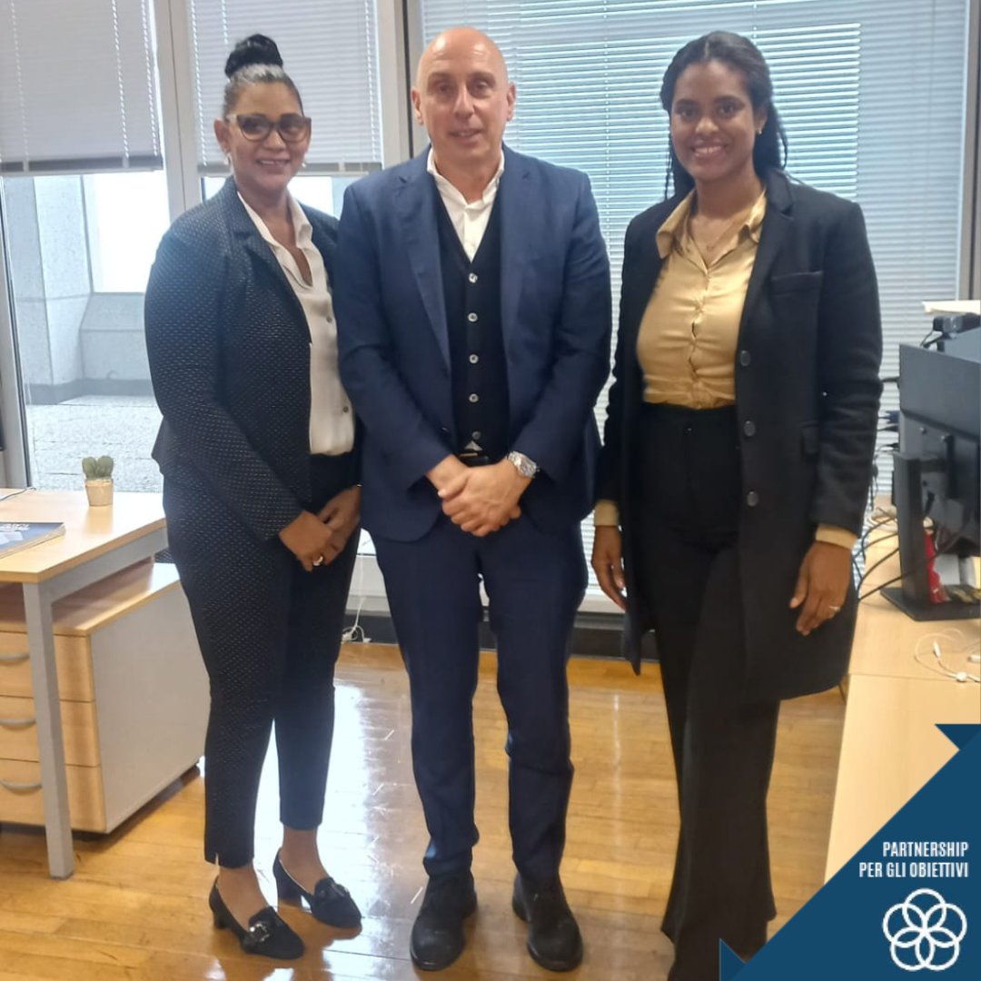 🌍 Incontro con l’Associazione Professionale Dominicana in Europa 🇩🇴

Questa mattina, come Consigliere Delegato del Comune di Genova ai nuovi insediamenti aziendali, ho avuto il piacere di incontrare l’Associazione Professionale Dominicana in Europa. 

Un passo avanti verso un