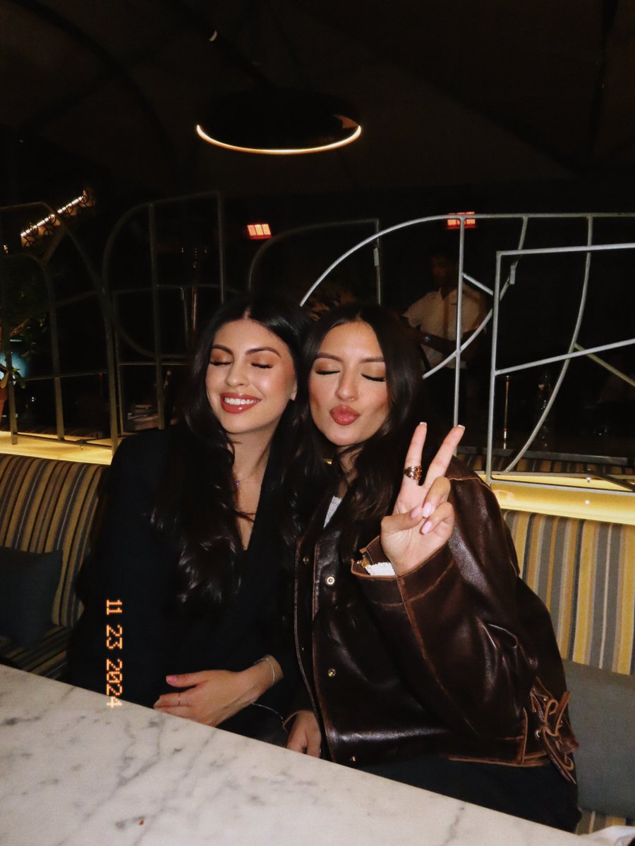qamanda99's tweet photo. girl cousins are a blessing https://t.co/39zQudvkTK