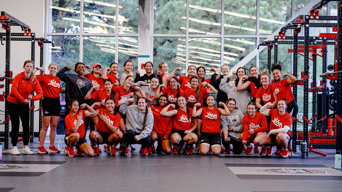 UNMLoboSB's tweet photo. 𝗪𝗲 𝗰𝗮𝗻 𝗱𝗼 𝗵𝗮𝗿𝗱 𝘁𝗵𝗶𝗻𝗴𝘀. Maxed out in the weight room today.

#GoLobos https://t.co/RMQrraJltv