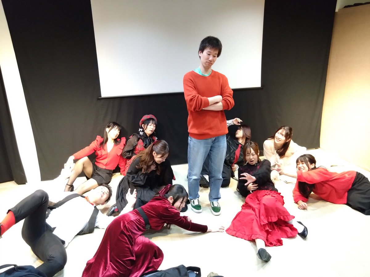 nkym_tk's tweet photo. 今回も楽しかった！
遠路はるばる来たかいがあったー✨

短編物語を順繰り聞くのって新鮮だったけどめっちゃよかった！
今回も皆さんに楽しませてもらったし、写真もよかったし、これで安心して年越せそう(気早いw)

次も楽しみに待ってます✨
ありがとうございました！

 #朗読劇Links
 #かんづめズ https://t.co/jCpo5GOC6F