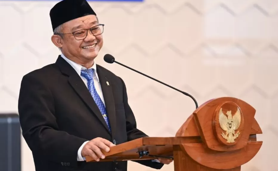 Guru hebat adalah mereka yang tak hanya mengajarkan materi pelajaran, tapi juga membangun karakter bangsa! #GuruHebat #HGN2024