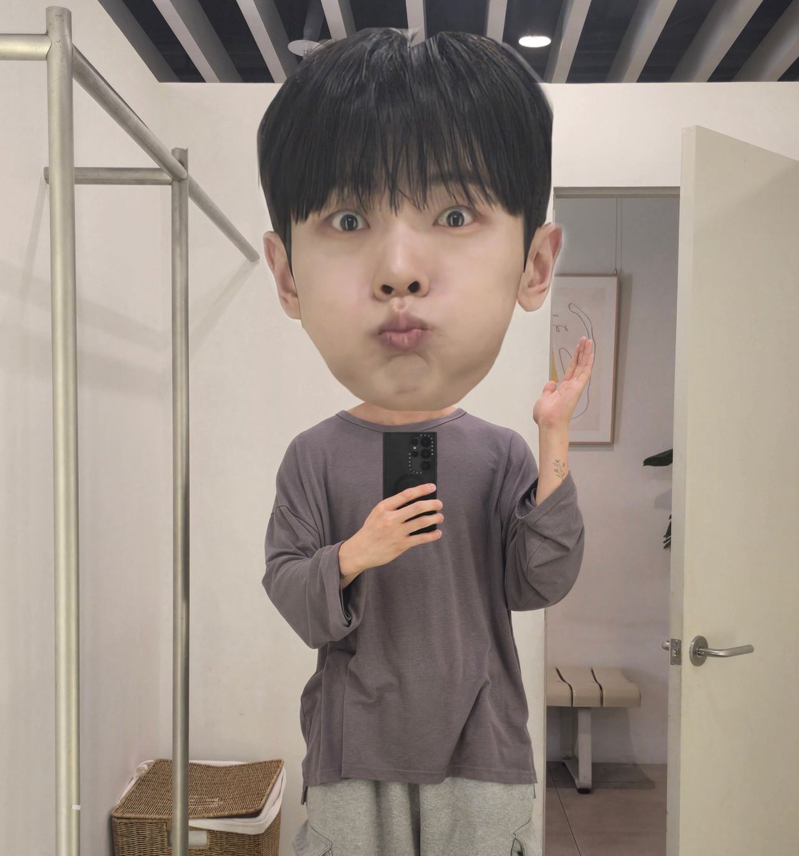 아리아나그란데.                       아니야나커다란디.