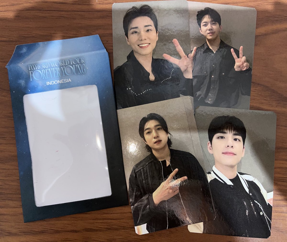 lalunedesix's tweet photo. Giveaway for myday!🍀

Hi! Karena banyak hal baik yang terjadi di tahun ini jadi aku mau bagi-bagi hadiah🎁

- 3 Sungjin Album Sealed
- 2 Fourever Album Unsealed Fullset
- 1 Set PC Forever Young
- 2 Set POB Fourever Album

Rules ada di bawah tweet ini ya!

⏰ Close: 11 Des - 6pm https://t.co/r5ZlrSEYnk
