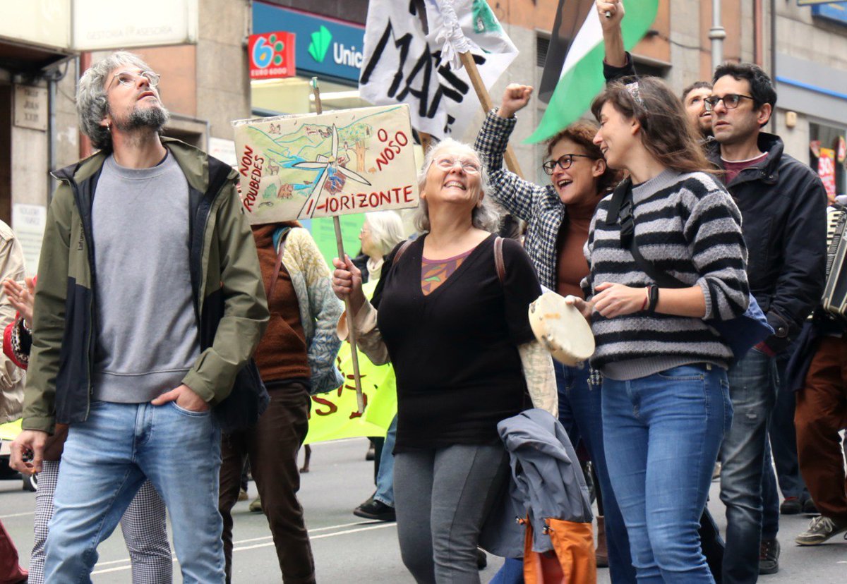 🔥💦OURENSE, Terra da Chispa e da Auga Fervente!! 

Onte foi dia de luita e festa 💫

Queda moito que roer nesta batalla... Peeero se algo temos claro e que a cidade e o rural imos seguir xuntas contra o capital 💥

O vento é noso e non dos Mafiosos!!! 🤘🏼

Foto: @albuscebola