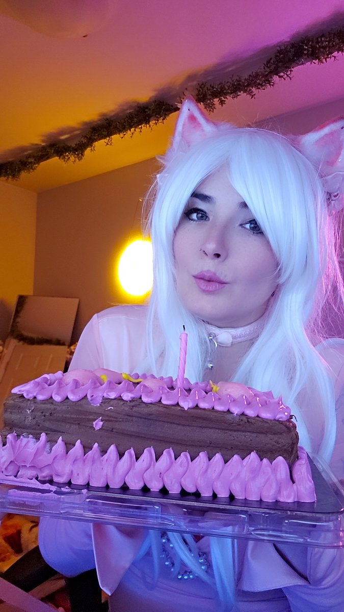 NMinimoon's tweet photo. It's my Balloon day ! #balloonday #birthday #egirl #Arcane https://t.co/kSyR99kWRs
