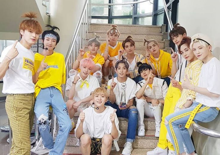 txtdariyellow's tweet photo. inspirasi outfit untuk para warga, hairstyle dan aksesoris opsional yyy

#txtdariyellow #sandwichtier #goingyellow https://t.co/f3W7n2WJwx