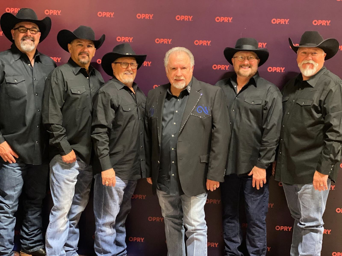 The band and I wish you a very HAPPY THANKSGIVING! (and if you’re not in the USA, have a pleasant Thursday).  Read this weeks news out our website genewatsonmusic.com/happy-thanksgi…