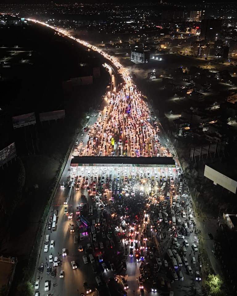 Nouabdullah18's tweet photo. خان واپس کرو خان۔۔۔بات ختم
#عوام_کا_طوفان_لائیگا_عمران 
#نومبر24_یوم_انقلاب 
#Islamabad 
#DChowk https://t.co/XMAerLBBTf