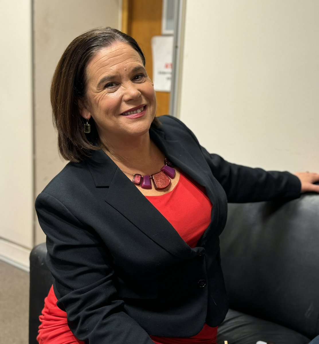 MaryLouMcDonald's tweet photo. Looking forward to my interview now on RTÉ 6.1 news 📺 

I’ll set out my vision for a new government led by Sinn Féin. Momentum is building. Real change is possible. It’s time for a government for workers, families and communities https://t.co/bSrU9QJIk8