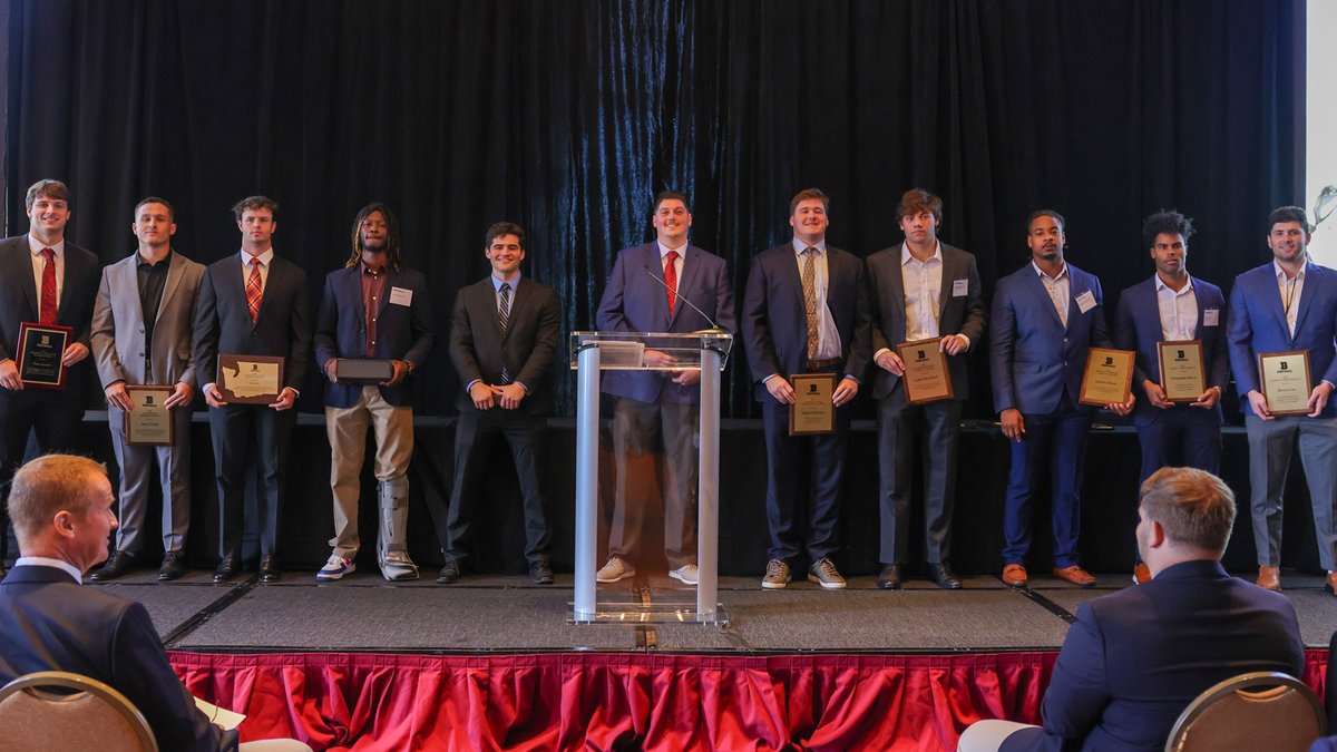BrownU_Football's tweet photo. Brown Holds 2024 Annual Awards Banquet and Announces Team Award Winners

📰/📸- https://t.co/DdGe0mokJC

#EverTrue https://t.co/AGxfqdfuP6