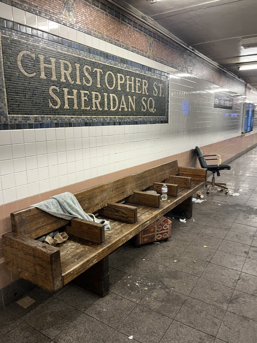 nynybroker's tweet photo. @MTA clean up on aisle Chris https://t.co/SzD35yQ2L7