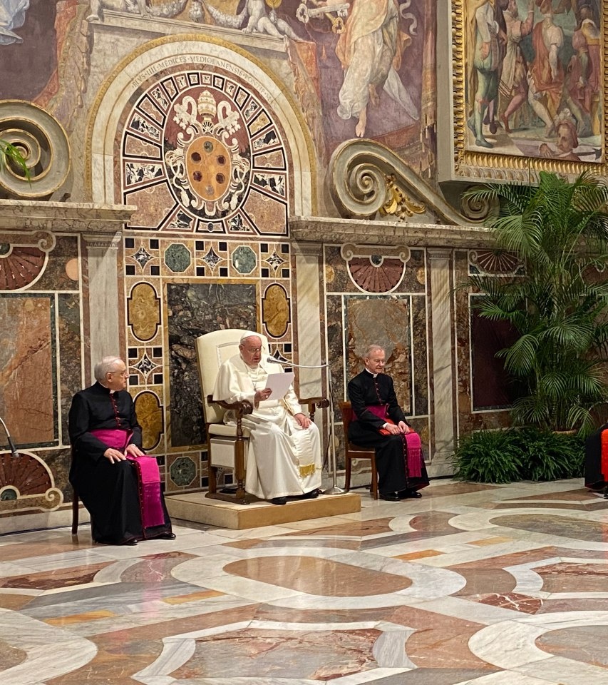 AlbertoKlaveren's tweet photo. Hace 40 años, la mediación de la Santa Sede permitió que Chile y Argentina firmaran un tratado para proteger la paz. La emotiva ceremonia de hoy, encabezada por el Papa Francisco, nos recuerda que debemos ser responsables de mantener este legado, por el bien de toda la humanidad. https://t.co/Rm5uoIKjsk
