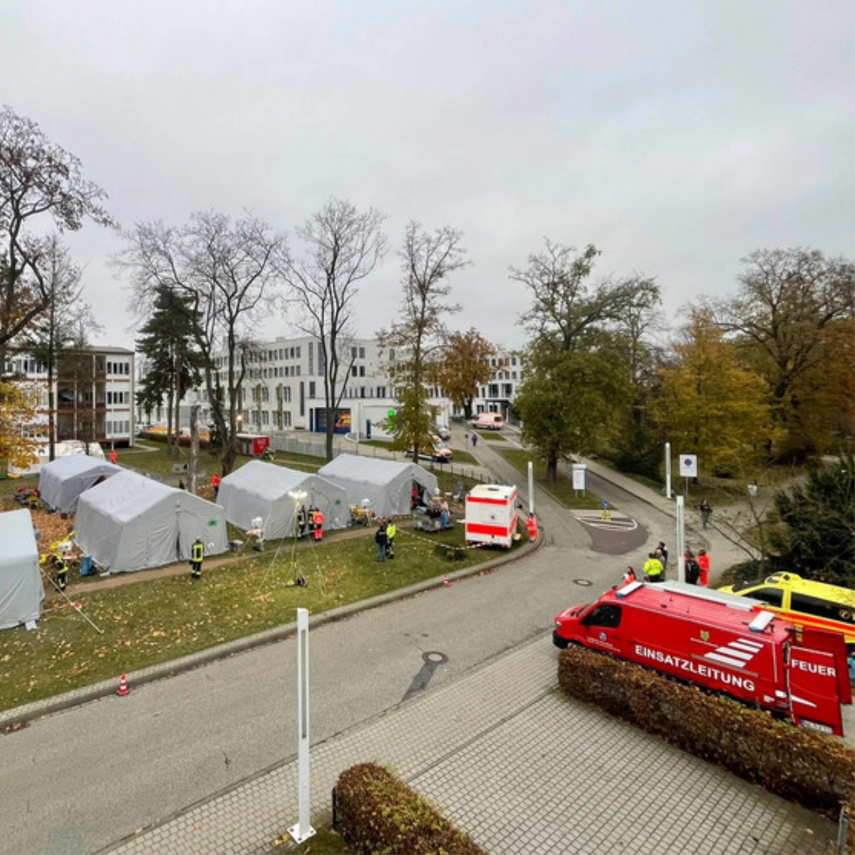 Blackout-Übung im KRITIS-Bereich (Foto: Landkreis Havelland)

Mehr auf skverlag.de | #Rettungsdienst #Notfallsanitäter #NotSan #Rettungssanitäter #Notarzt #Notärztin #Feuerwehr #Stromausfall #Blackout #KRITIS #Übung #Havelland

bit.ly/3Oq4MWg