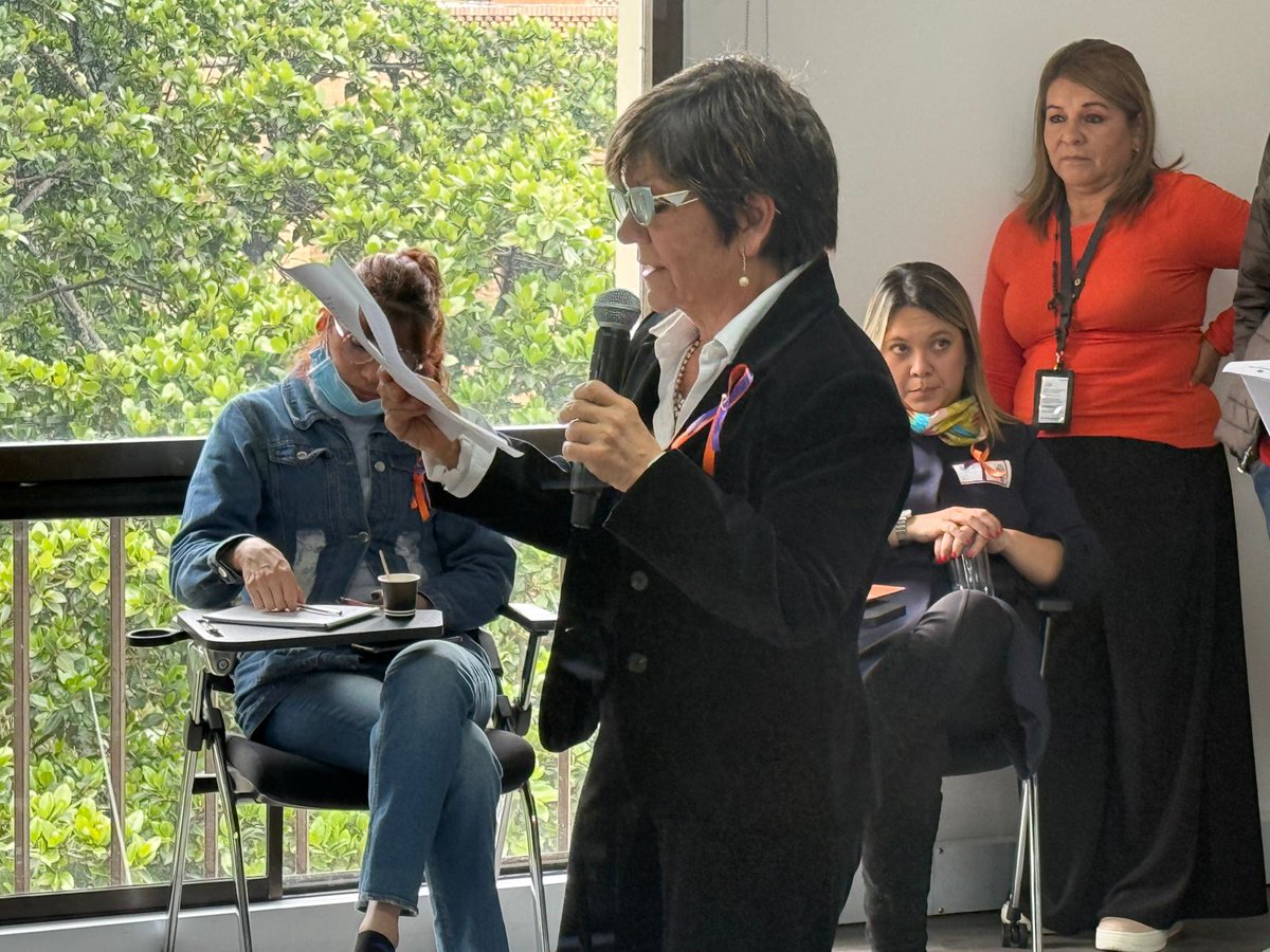 UAcuerdoPaz's tweet photo. #AEstaHora ⏰ | En el @DapreCol, con presencia de nuestra directora @GloriaCuartas, conmemoramos el Día Internacional de la No Violencia contra la Mujer. #VivirSinMiedo ✊♀️🕊️ 🧵1 https://t.co/Bs91TOjlJv