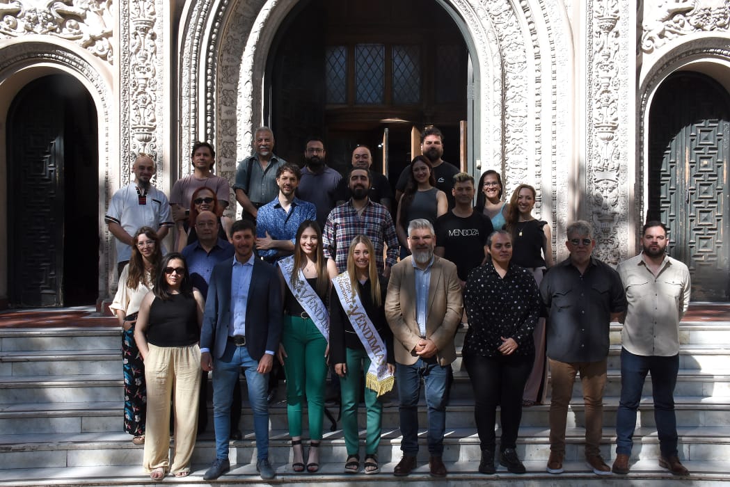 Cultura_Mza's tweet photo. Presentación oficial de la Fiesta Nacional de la Vendimia 2025 “Guardiana del vino eterno” 🍇
🤳 https://t.co/XUsGt8fu5o
#CulturaMendoza #Vendimia https://t.co/y6788w8wjy
