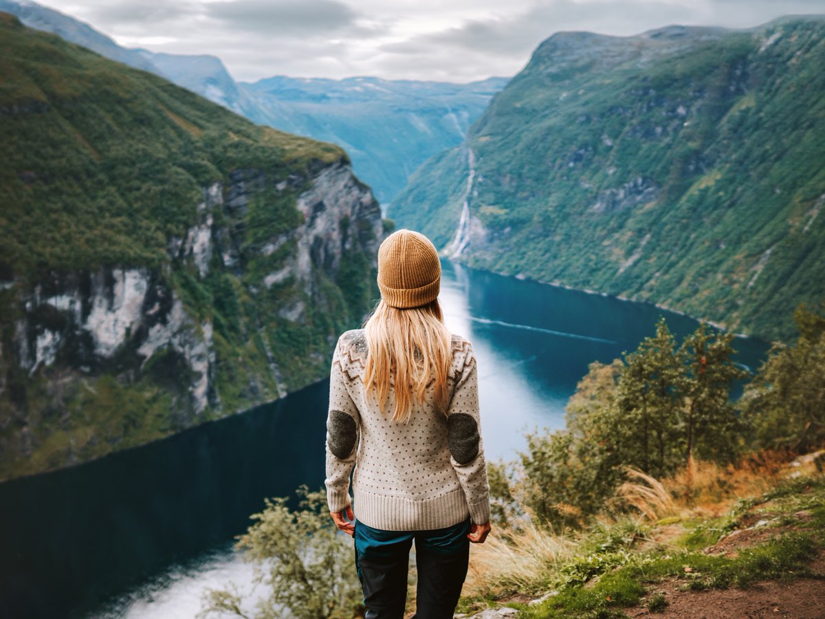 WTTC's tweet photo. 🏞 A climate-conscious #TravelAndTourism sector can play a central role in creating greener destinations &amp; protecting natural heritage.

Our updated #NetZeroRoadmap reflects the latest climate targets, carbon intensities &amp; emissions profiles 👉  https://t.co/7Q0QqviMwJ https://t.co/lbVGUib9PU