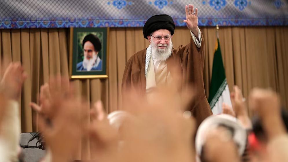 Khamenei wants Netanyahu's death warrant, not arrest Iran's Supreme Leader Ayatollah Ali Khamenei has stated that issuing only an arrest warrant against Israeli Prime Minister Benjamin Netanyahu is not enough; 
todaynews2405.blogspot.com/2024/11/khamen…