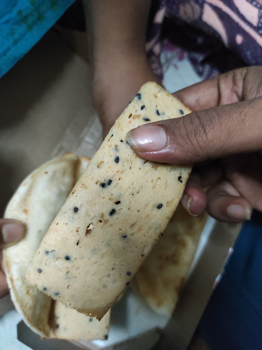valavanhere's tweet photo. Called the customer care only to be told my last order was on May 18th on this mobile. I've received order updates on my number. Not able to speak to an executive. Only being told to chat with an agt using the link sent 2 my mobile. Never received link. @dominos_india @dominos https://t.co/JKPSfdT7jx