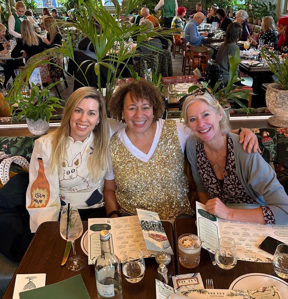 Lovely festive lunch with the wonderful <a href="/NikkiOMay/">Nikki May</a> <a href="/saraheastercols/">Sarah Easter Collins</a> - brilliant chat and brilliant company! :)