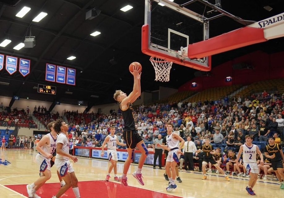 sportsinkansas's tweet image. Sports in Kansas 🏀Preseason Player to Watch: Brady Brumbaugh is a 6’6 senior guard for Goodland and was huge in their postseason run last year helping the Cowboys to a second place finish in the 3A State tournament. Brumbaugh was a SIK All-State pick and finalist for 3A POY…