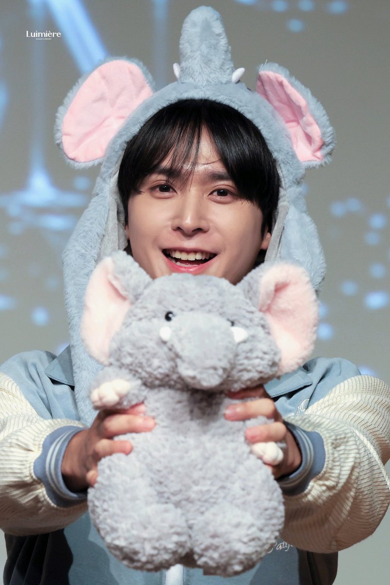luimiere1016's tweet photo. 241123 포토북 팬싸

보라동끼리는 못참지 💜

#하이라이트 #비스트 #HIGHLIGHT #BEAST #손동운 https://t.co/dIBjq2O8Rs