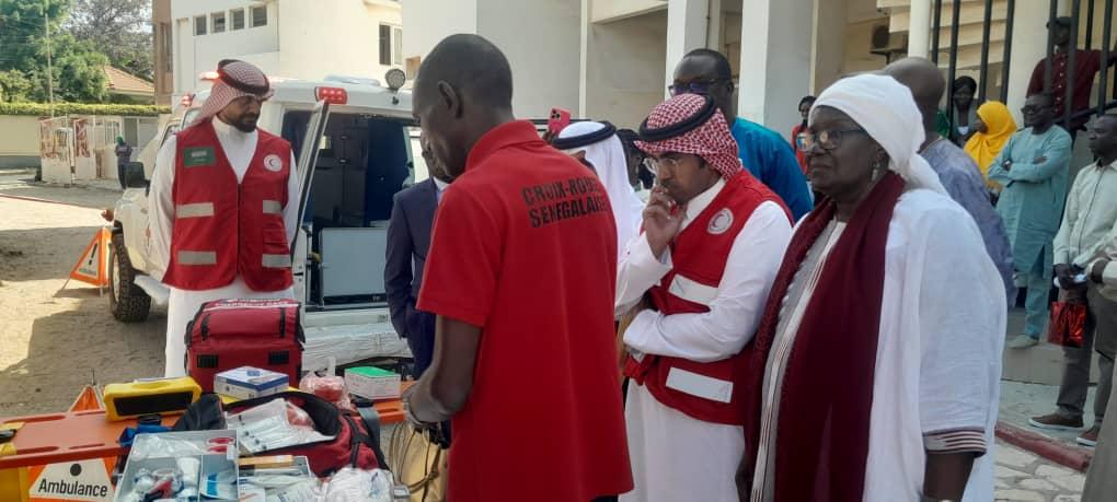 CSenegalaise's tweet image. The @CSenegalaise receives a medical ambulance donated by the Saudi Red Crescent to strengthen its response capacity. The keys of the equipped ambulance worth 83 million CFA francs were handed over by H.E. Mr. Saad Abdullah Alnofai @KSAembassySN @IFRCAfrica