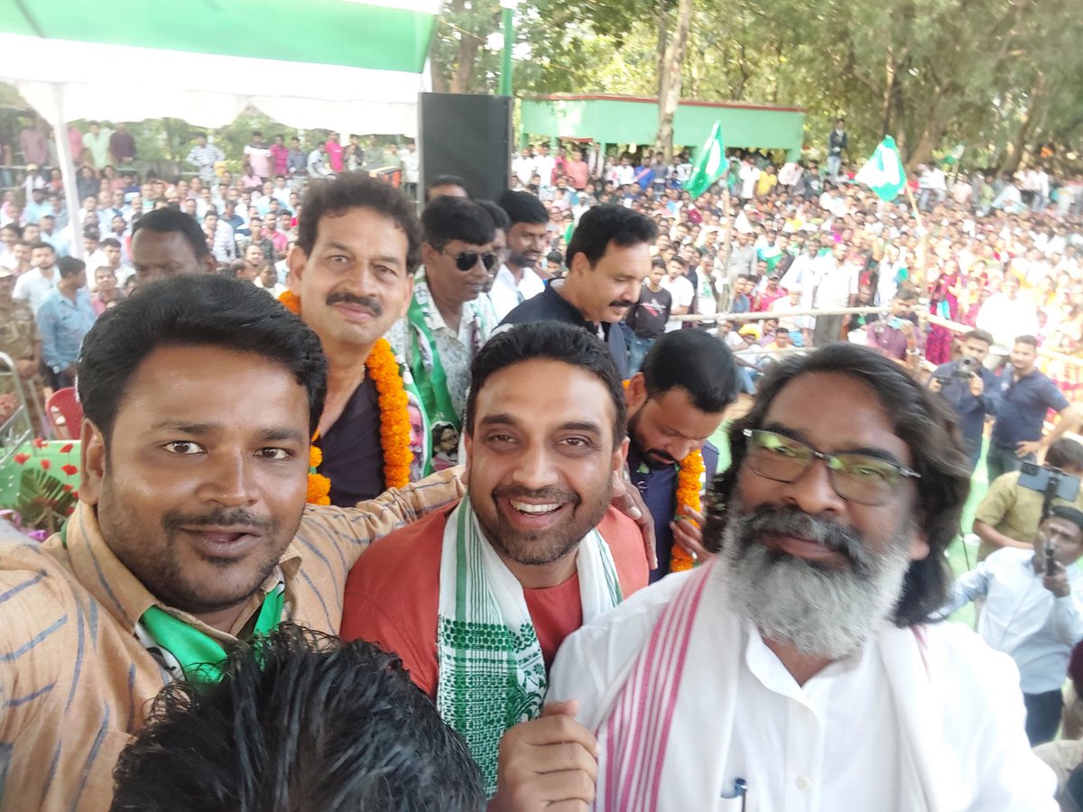 ArjunPurty_'s tweet photo. झारखण्ड छात्र मोर्चा के स्थापना अध्यक्ष सह झारखण्ड के हर दिल अजीज मेरा छात्र राजनीति के गुरु बड़े भैया @HemantSorenJMM जी को पुनः मुख्यमंत्री बनने की अग्रिम बधाई एवम शुभकामनाएं। 
@JmmJharkhand https://t.co/A6ckxRa2xz