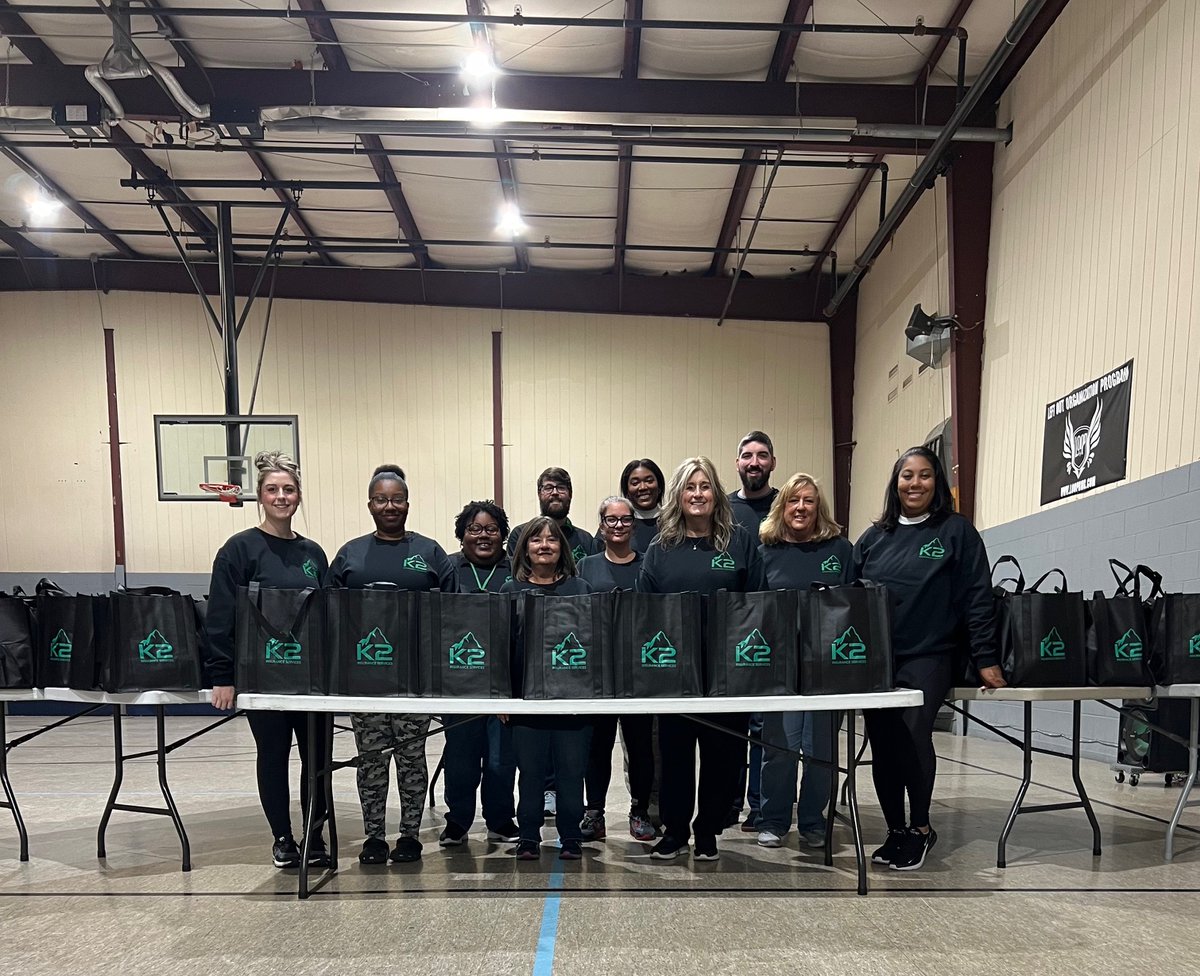 K2_Insurance's tweet photo. This #Thanksgiving season, our team came together to embrace the spirit of gratitude and giving back. At the Allison Hill Community Center in Harrisburg, PA, we assembled 100 meal kits to help families in need enjoy a warm Thanksgiving meal.🧡 https://t.co/ZDWb1ojJ93