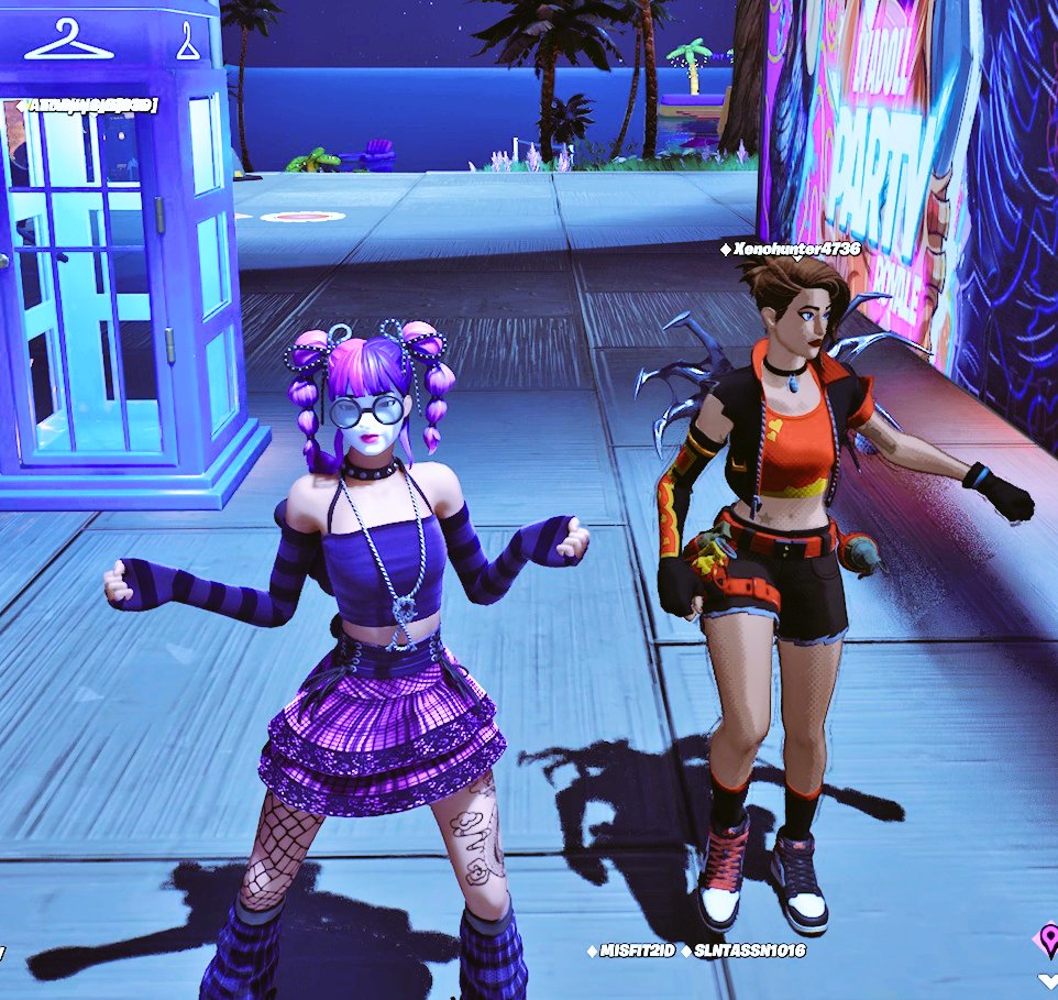 RedPandaGirl_'s tweet photo. Good morning friends! I hope you all slept well and are doing well! Stay safe and drink plenty of water! Yet another day of work for me, pushing carts! ☺🌸💙🎶

(Here is a pic of me &amp; @Xenohunter1234 from yesterday) https://t.co/S96bwedgku